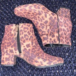 Sam & Libby Ankle Boots: Cheetah/Leopard print SZ6